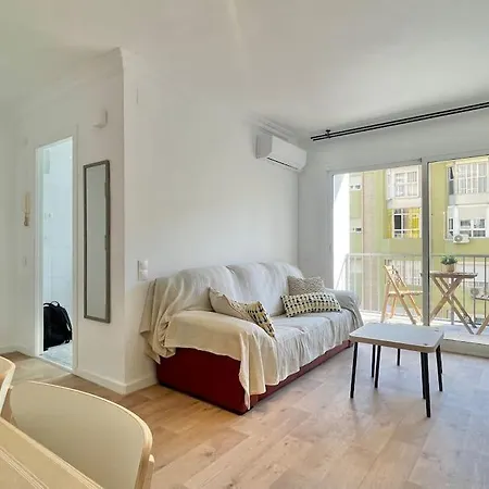 3 Habitaciones, Terraza Y A 200 Metros De La Playa Malaga