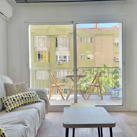 3 Habitaciones, Terraza Y A 200 Metros De La Playa Malaga