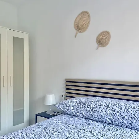3 Habitaciones, Terraza Y A 200 Metros De La Playa * Malaga